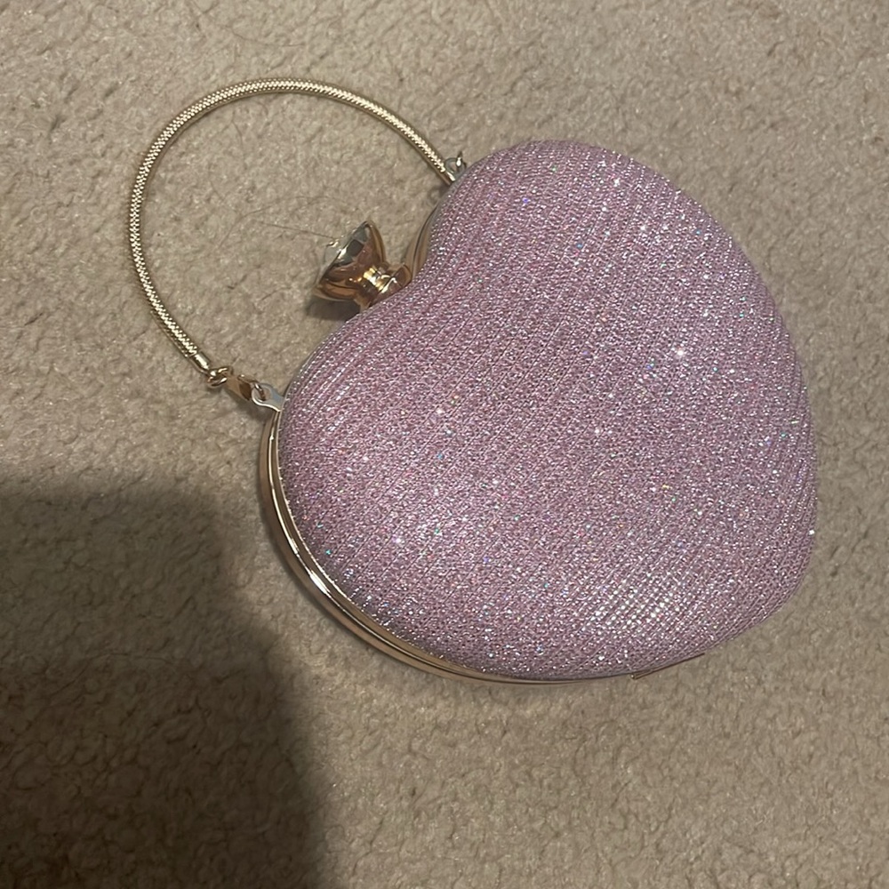 Fashion Nova heart purse with detachable chain and handle